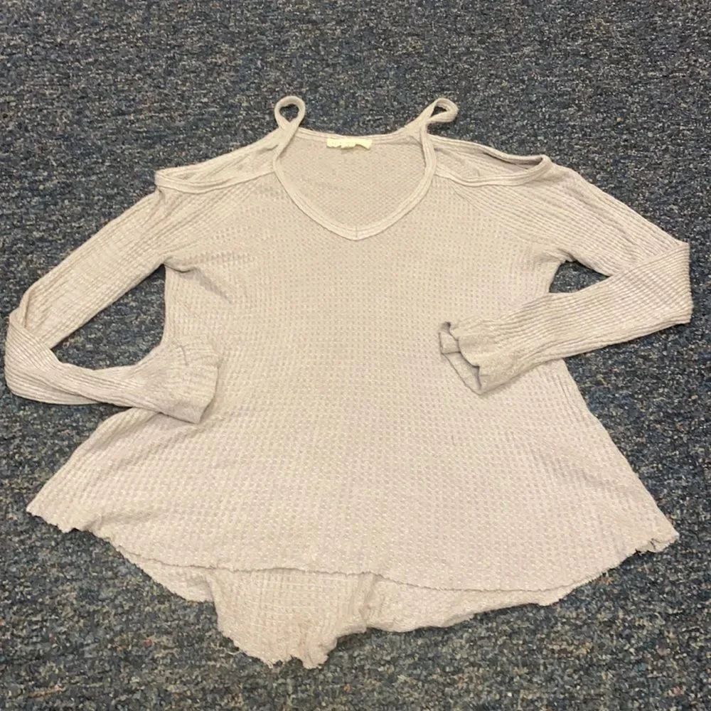 L.A Hearts Cold shoulder Flowy top sz. S